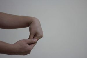 Stretching your wrist and forearm to prevent Carpal Tunnel Syndrome